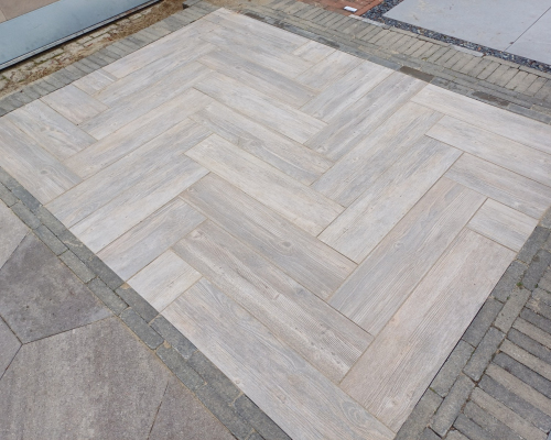 Keramische tegel Timber Walnut 80x20x3cm.