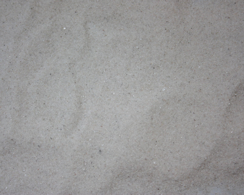 Zilverzand in 25 kg zakken.